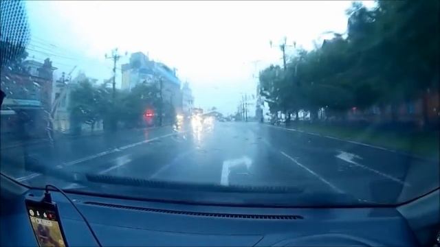 Дождичек и песенки. Экскурсия по Хабаровску во время тайфуна.