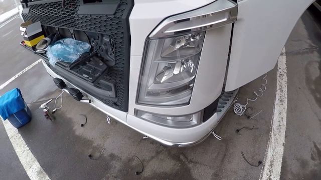 Подключаю светодиодные габариты.Дальнобой по России на Volvo FH4 смотреть онлайн