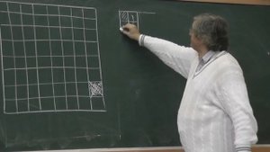 71 Шахматную доску без одной клетки можно разрезать на трёхклеточные уголки