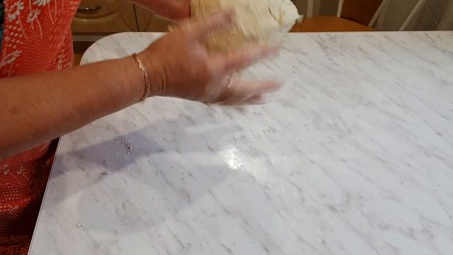 Ставим тесто для домашних пельменей