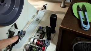 Как намотать нитку на шпулю? Швейная машина Typical gc 6-7D.Намотка нити без хлопот. #kozha40pro