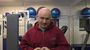 Разминка в тренажерном зале перед тренировкой