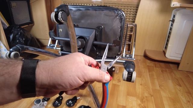 Совсем не сложно! Замена колес на кресле смотреть онлайн