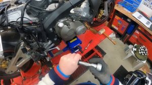 Honda CBR 600RR Engine Final Removal | Motor Ausbau [Rebuild Part 2]