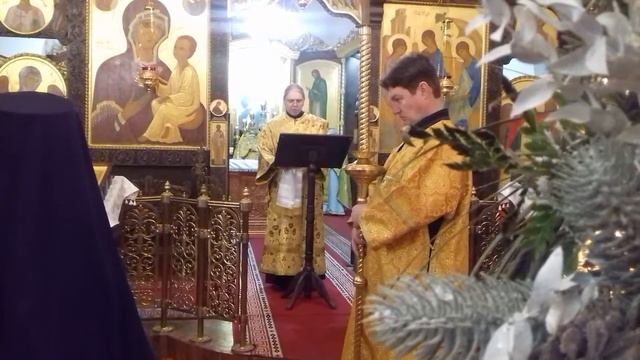 Евангелие. Воскресная Литургия в Марфо-Мариинском женском монастыре. смотреть онлайн