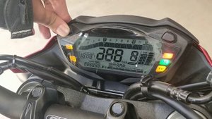 Suzuki GSX-S750 Instrument Console Features + Traction Control Settings