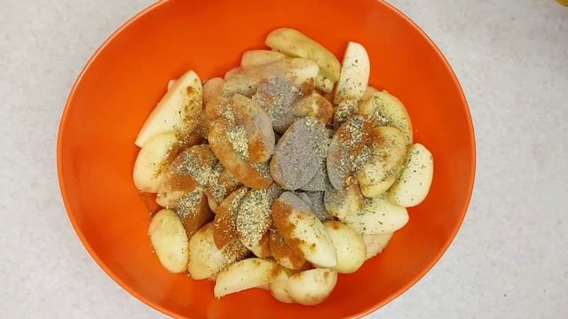Картошка по деревенски / по селянски - картофель запечённый в духовке