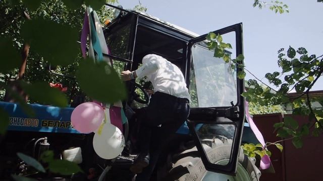 Жених приехал за невестой на тракторе. Оригинальный выкуп на свадьбе. Лучший выкуп на свадьбе 2021