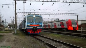 ЭД9М-0087 с РЖДшным моторным вагоном