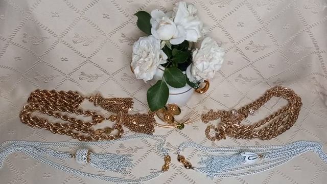 Уникальная брошь от SWAROVSKI, коллекция колье от Monet, броши от Lisner, Sarah Coventry смотреть онлайн