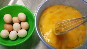 Запасаюсь на зиму замараживаю куриные яйца.