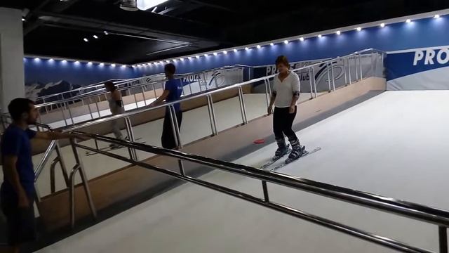 Горные лыжи летом в Киеве !!! Чайники на склоне 20150718 104235 смотреть онлайн