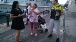 "Девчонка рыжая с Ростова-на-Дону". Весело поём в Растове-на-Дону. Павел Сивков (баян)