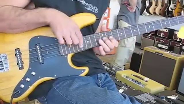 Schecter Jazz Bass смотреть онлайн