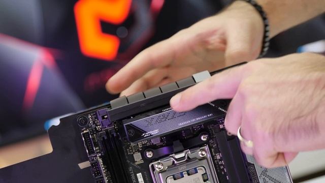 OHA AYAKKABI TASARIMLI BİLGİSAYAR! Cooler Master Sneaker X