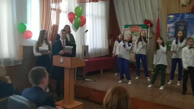Образцовый вокальный ансамбль "Золотой птенец" с песней "Беларусь мая блакiтнавокая..."