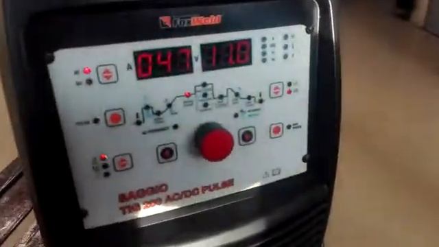 Аргонодуговая сварка аппаратом FoxWeld Saggio TIG 200 AC/DC Pulse смотреть онлайн