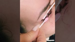 Снятие ресниц кремовым ремувером и ватными палочками