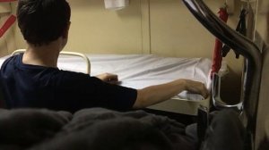 КАК СТЕЛИТЬ ПОСТЕЛЬ В ПОЕЗДЕ. Мастер-класс от бывшего проводника. РЖД. Купе. Замес в поезде