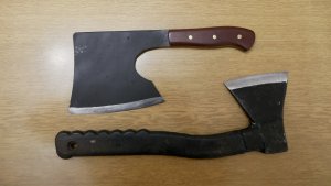 Два топорика