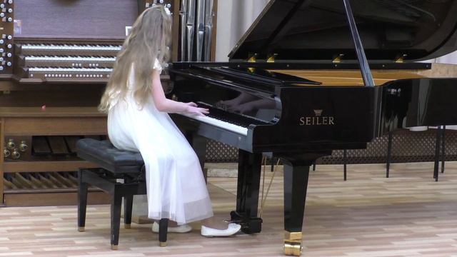 Бузыкина Елизавета, 10 лет - К. Лёшгорн - Этюд fis-moll (соч. 136 № 20)