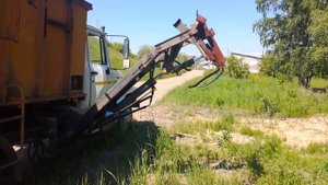 Мусоровоз, ГАЗ-САЗ, работа установки.