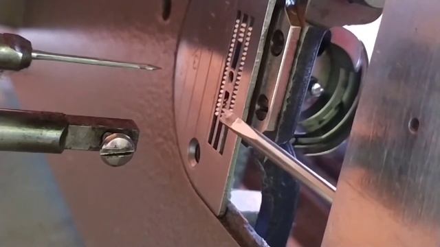 Como cambiar el ajuste para máquina plana /remplacement du kit de transport de la machine à coudre смотреть онлайн