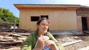 КАК ПОСТРОИТЬ? КОЗЛЯТНИК//КОЗОВНИК⁉️СТРОЙКА ПРОДОЛЖАЕТСЯ. УТЕПЛЕНИЕ СТЕН И ПОЛЫ.