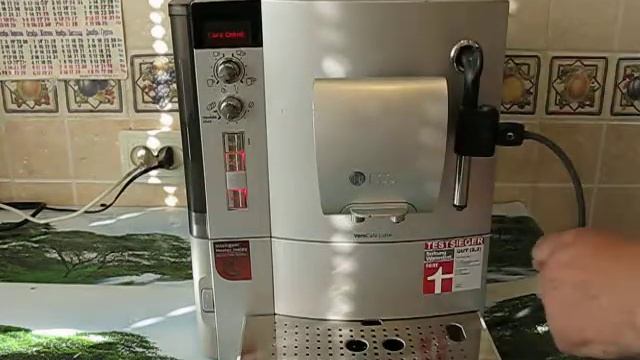 MVI 6659 Тестирование кофемашины Bosch VeroCafe Latte смотреть онлайн