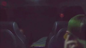 Мужчина не сразу заметил, что к нему в машину пробралось маленькое сущ