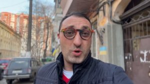 Одесский дворик, встречаются две соседки: смешной анекдот из Одессы! Анекдот по поводу!