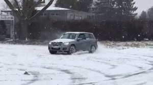 Mercedes GLK drift at snow
