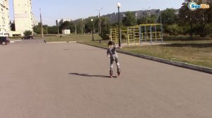 Катаемся на Роликах с Коляской и Куклой! Экстремальная Прогулка Видео для Детей