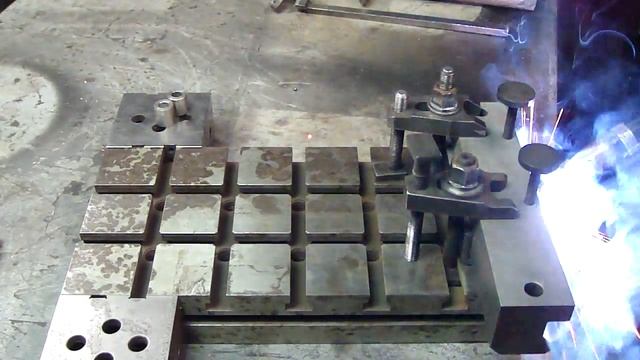 Делаем сейф. Часть 2. Приспособление для сварки кронштейна. смотреть онлайн