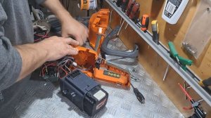 Аккумуляторная цепная пила Rupez RCS-40Li не включается - ремонт.