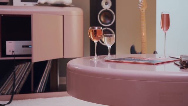 Комплект мебели для меломана. Кабинет для виниловых пластинок + внушительный журнальный стол.