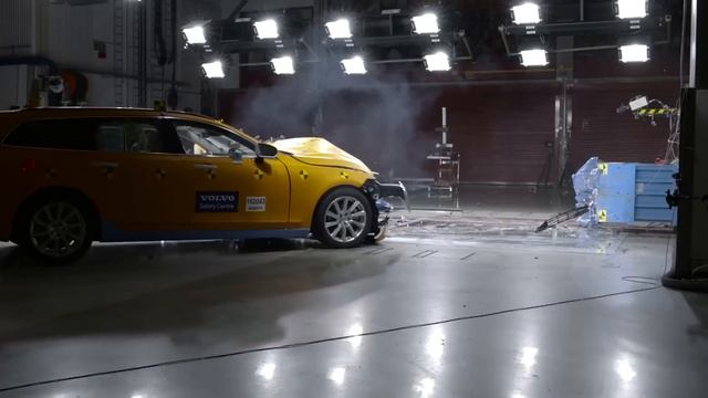 Volvo V90 Frontal Offset 40% Crash Test смотреть онлайн