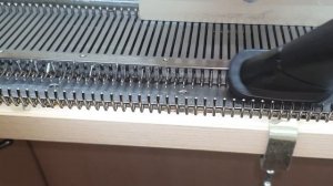 Чистка вязальной машины без разборки.