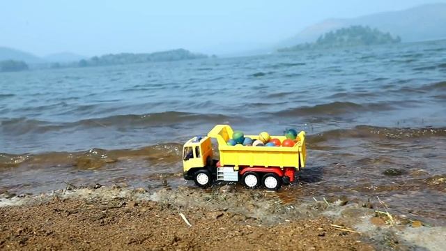 Машинки пытались стащить змеиных детенышей смотреть онлайн