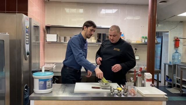 Свинина в беконе с цукини, перечным соусом и пашот Шеф ОтвечаеТ Шеф-повар Сергей Родин, Бережки Хол