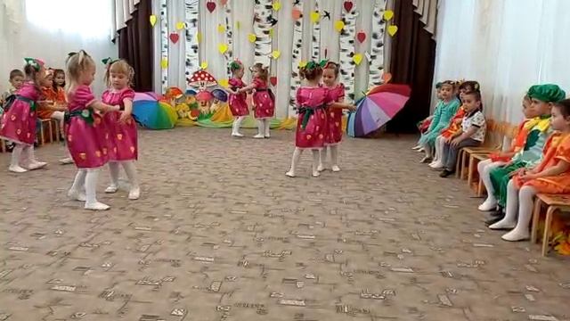 "Танец ягодок", Исполняют: Группа "Непоседы"