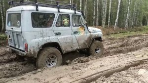 УАЗ на вояках за нивой на 33