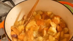 Как сделать яблочное пюре Неженка со сгущенкой на зиму