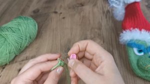 Гринч похититель Рождества. МК Носки в виде Гринча. Вязанный Подарок на Рождество