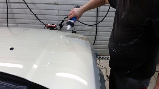 Абразивная полировка кузова автомобиля.