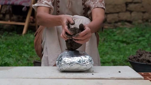 Chicken Baked inside Mud for 4 Hours - An Unusual Way To Prepare Delicious Dinner! смотреть онлайн