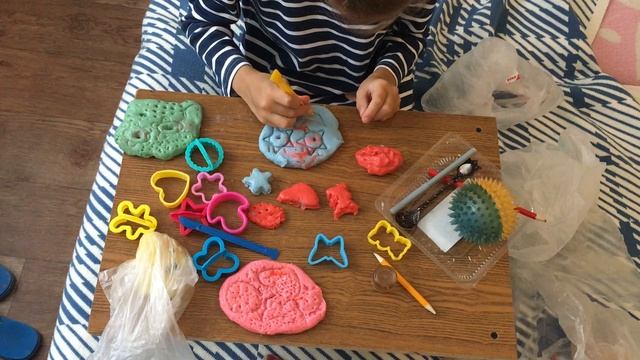 Я леплю из соленого теста. Делаю фигурки: сердечко, грибок, цветок, звезда. смотреть онлайн