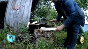 Безопасно нарубить щепы для растопки.