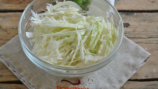 Капуста, маринованная с перцем и луком
