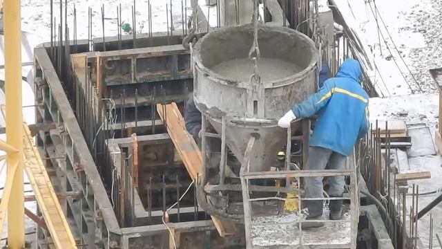 Заливка бетона в опалубку шахты лифта смотреть онлайн